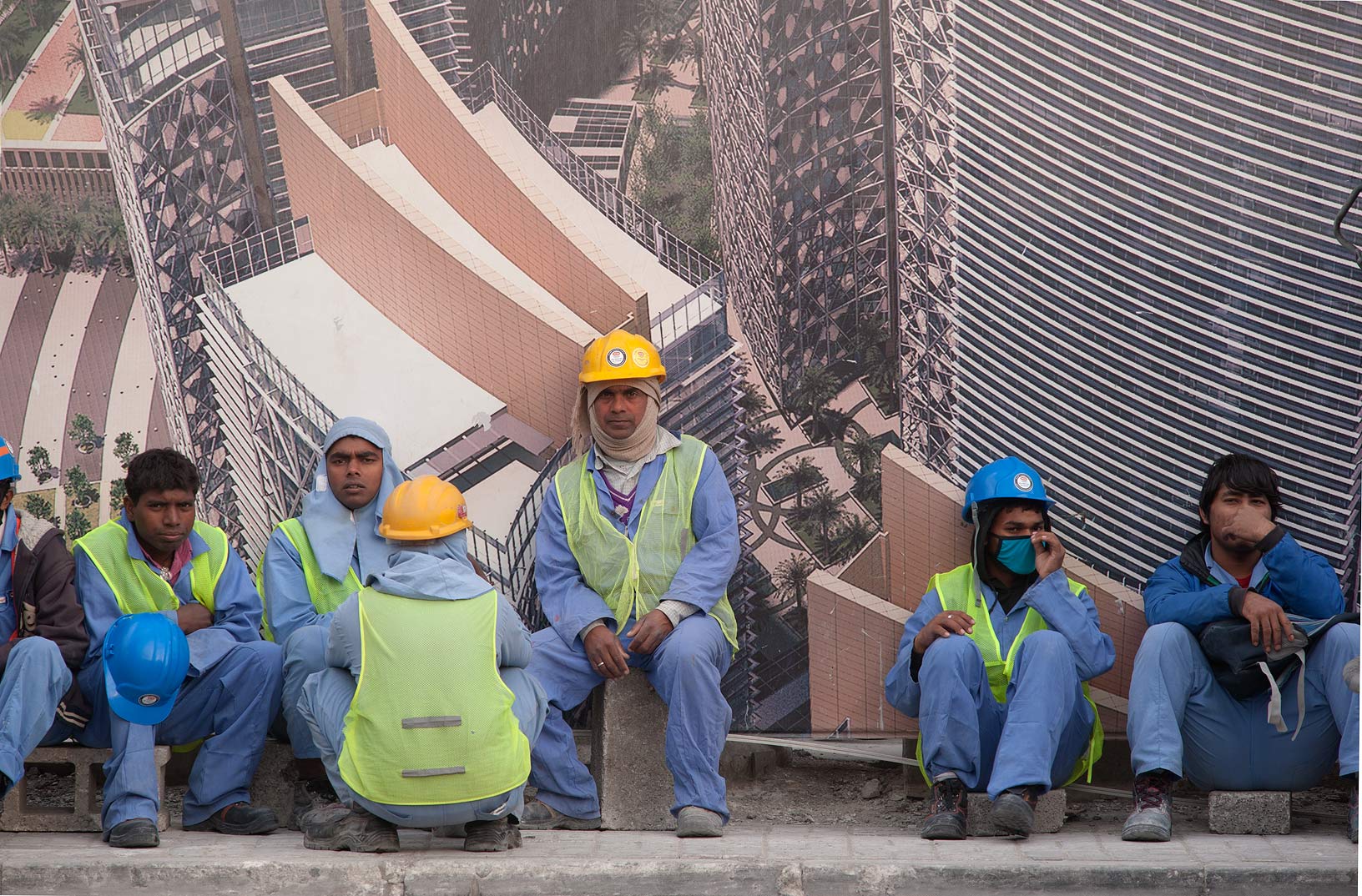 Qatar: Trabajadores migrantes que trabajan en el estadio de la Copa Mundial de la FIFA llevan meses sin cobrar