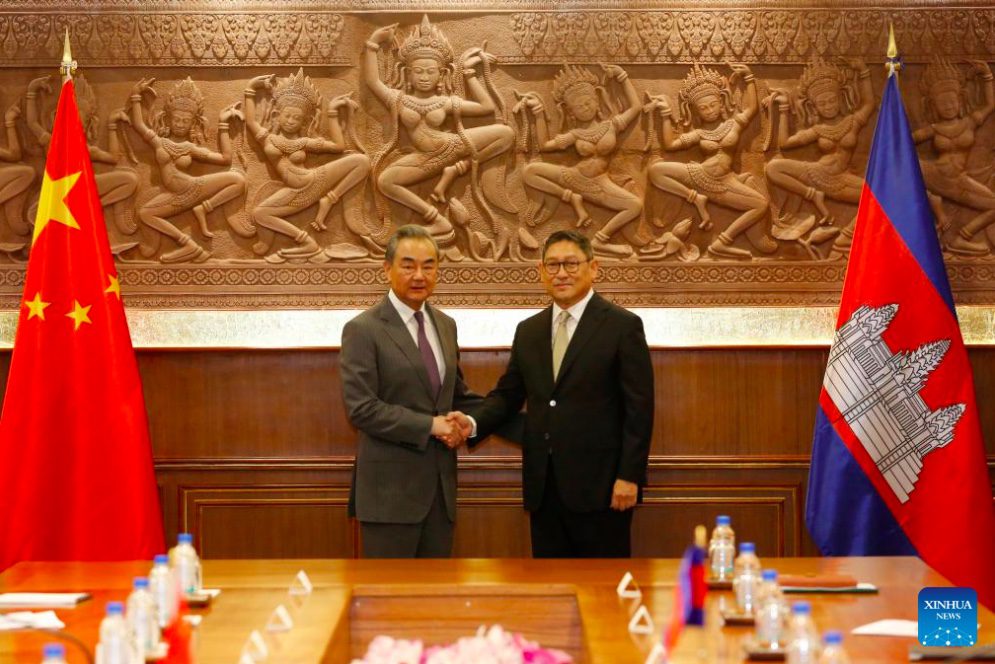 China ready to work with Cambodia to promote community with shared future: Wang Yi